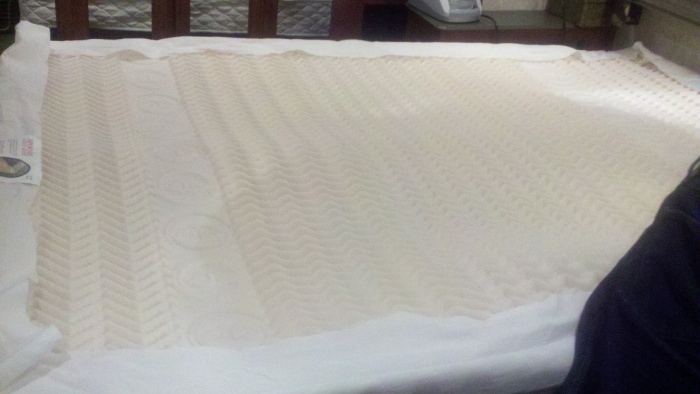 bed with foamtop
